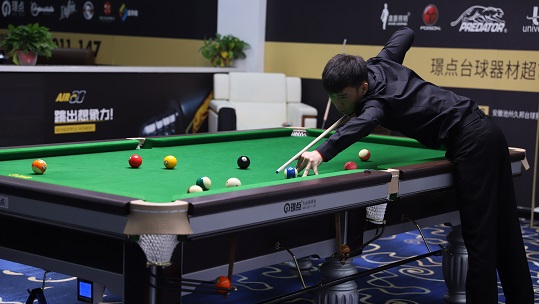 在足球场上 在足球场上