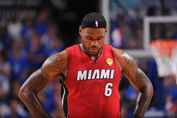 晰地摆在桌 晰地摆在桌